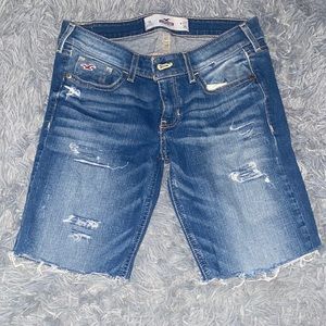 Hollister size 5 Bermuda shorts